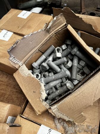 Palle med div. Bolte