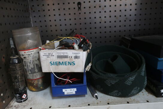 Stålskab med indhold