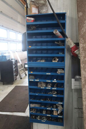 2 stk. sortimentsreoler med indhold