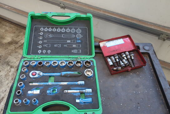 Værktøjsvogn med div. Værktøj