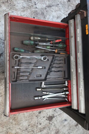 Værktøjsvogn med div. Værktøj