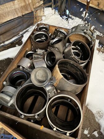 Palle med div. Varelager og reservedele