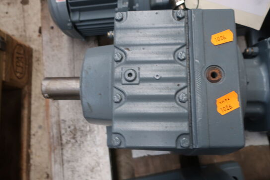 Motor SEW EURODRIVE R67 R37 AM63 DR63L4