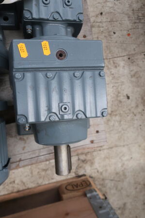 Motor SEW EURODRIVE R67 R37 AM63 DR63L4