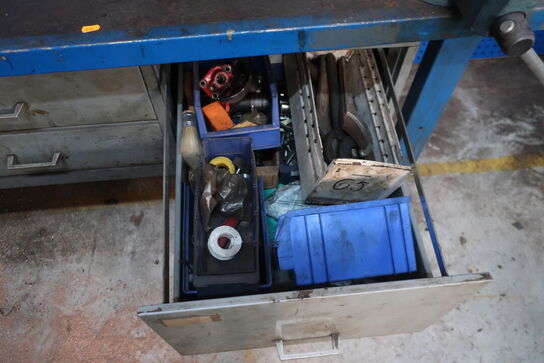 Arbejdsbord samt værktøjstavle med div. Værktøj