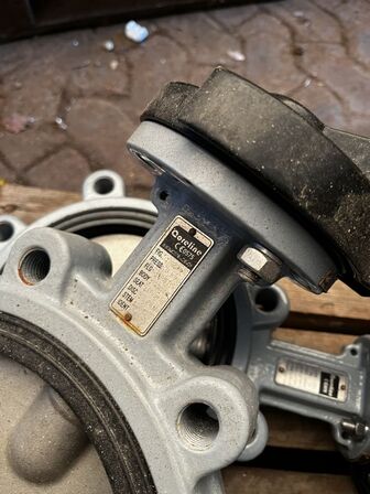 Palle med div. Varelager og reservedele