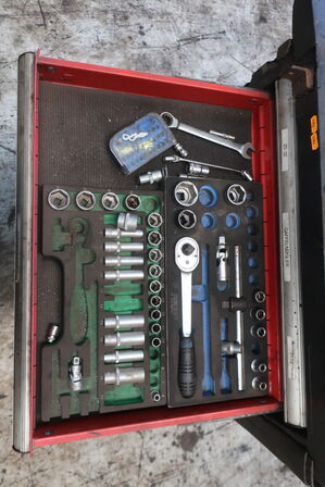 Værktøjsvogn med div. Værktøj