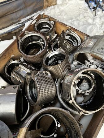 Palle med div. Varelager og reservedele