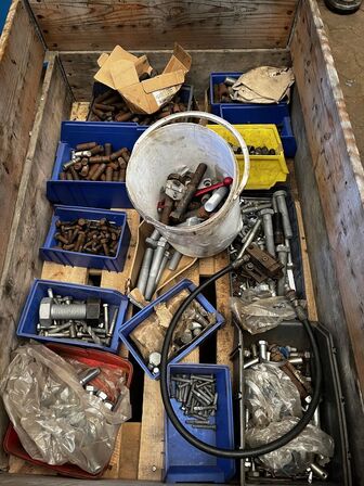 Palle med div. Varelager og værktøj