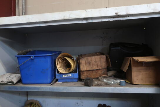 Stålskab med indhold