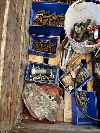 Palle med div. Varelager og værktøj