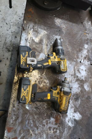 2 stk. akku håndværktøj DEWALT DCD796, DCF894H