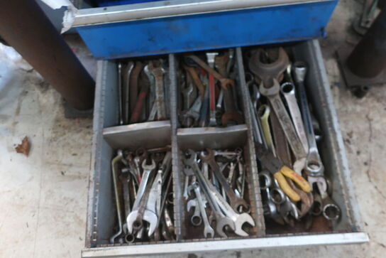 Stålskab med div. Værktøj