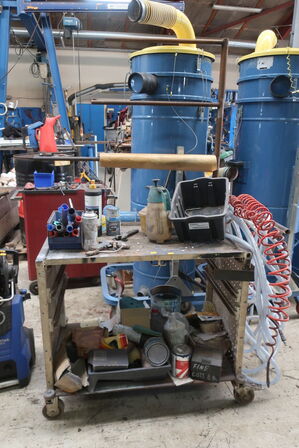 Opbevaringsvogn med indhold