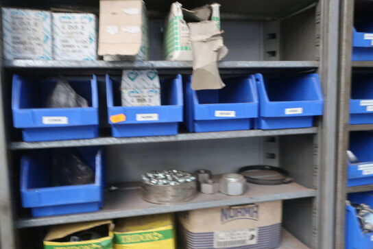 Sortimentsskab med indhold