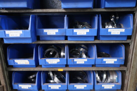 Sortimentsskab med indhold