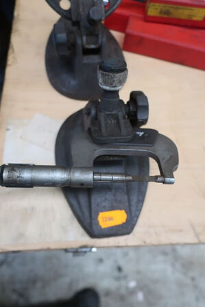 2 stk. mikrometerskruer på stander