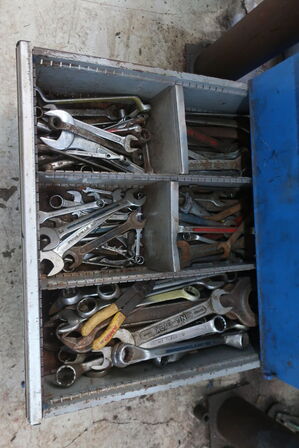 Stålskab med div. Værktøj