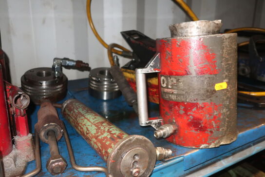 Hydraulisk håndpumpe m.m.