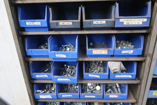 Sortimentsskab med indhold