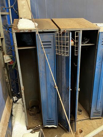 Omklædningsskabe m.m.