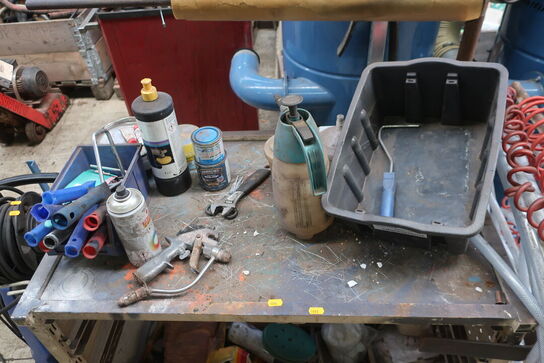 Opbevaringsvogn med indhold