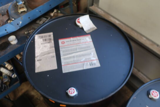 Tønde med olie URSA PREMIUM TD SAE 15W-40