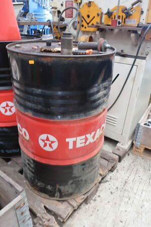 2 stk. tønder med olie RANDO HD 150