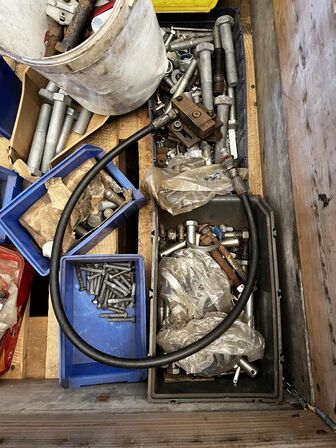 Palle med div. Varelager og værktøj