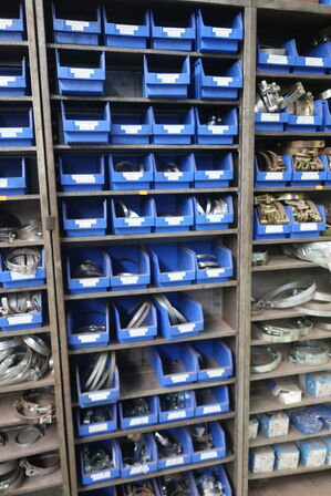 Sortimentsskab med indhold