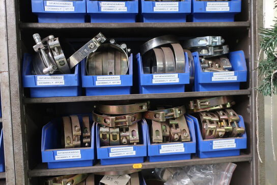 Sortimentsskab med indhold