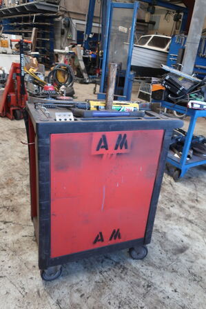 Værktøjsvogn med div. Værktøj