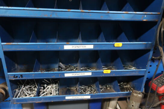 Sortimentsreol med indhold