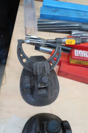 2 stk. mikrometerskruer på stander