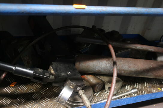 Opbevaringsvogn med indhold