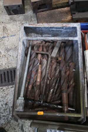 Div. Bor samt værktøj