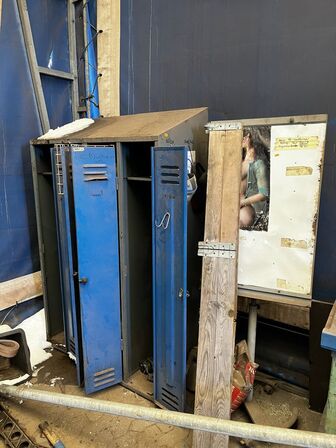 Omklædningsskabe m.m.