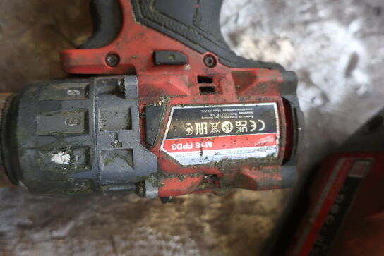 2 stk. akku håndværktøj MILWAUKEE M18 FSAG125X, M18 FPD3