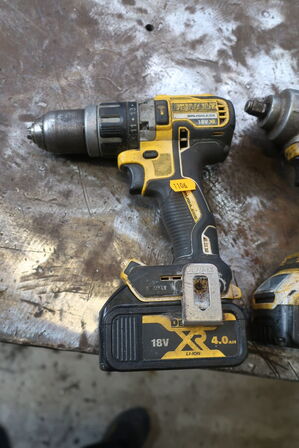 2 stk. akku håndværktøj DEWALT DCD796, DCF894H