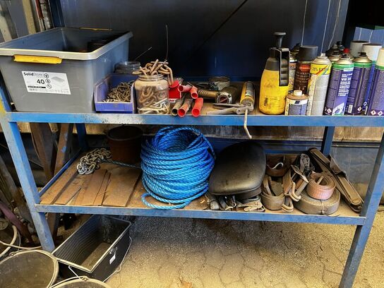 Lagerreol med div. Plejemidler m.m.