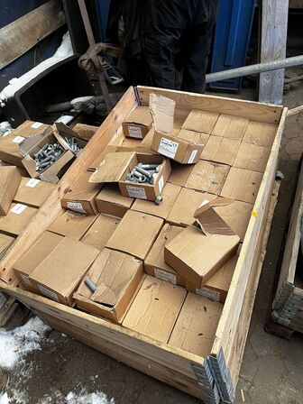 Palle med div. Bolte