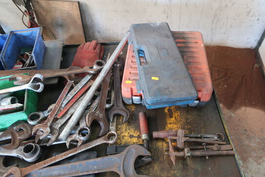 Opbevaringsvogn med indhold