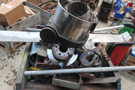 Vippecontainer med indhold