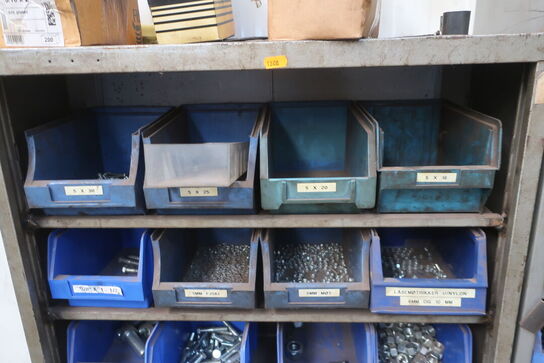 Sortimentsskab med indhold