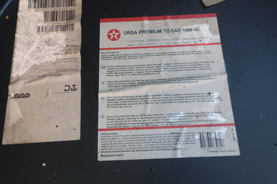 Tønde med olie URSA PREMIUM TD SAE 15W-40