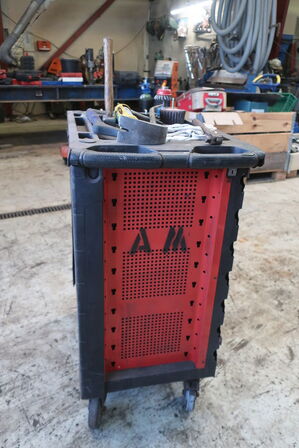 Værktøjsvogn med div. Værktøj