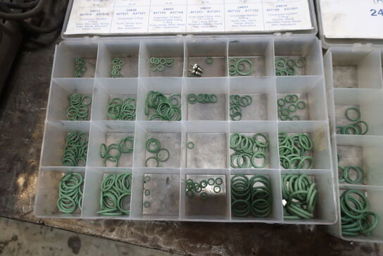 2 stk. sortimentskasser med indhold