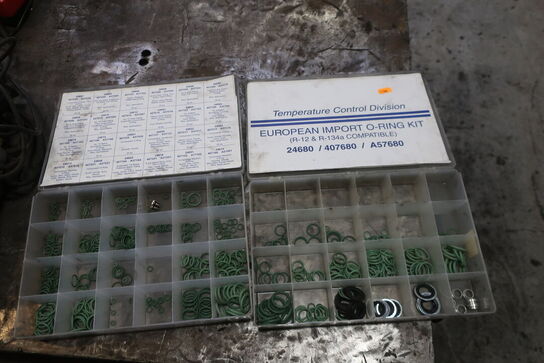 2 stk. sortimentskasser med indhold