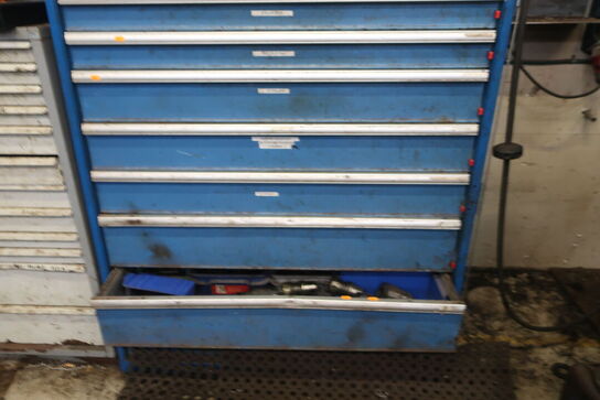 Stålskab uden indhold