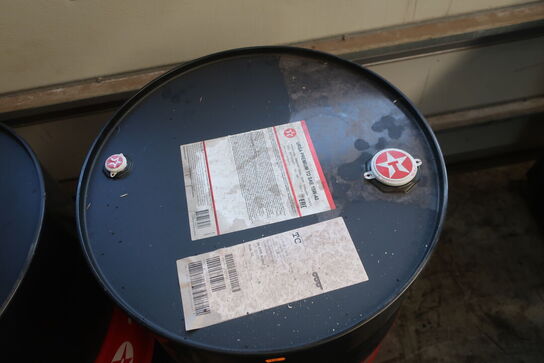 Tønde med olie URSA PREMIUM TD SAE 15W-40